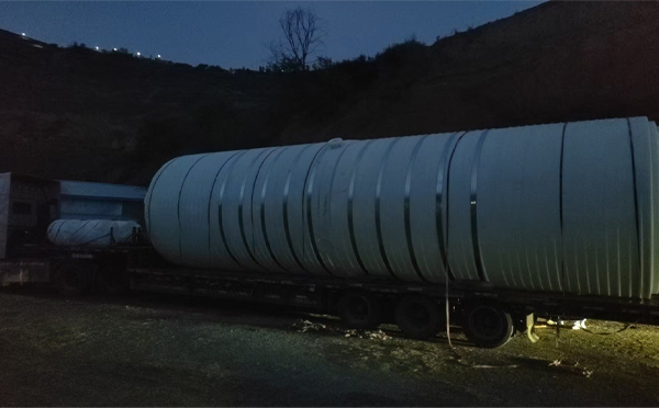 宕昌圆桶运输途中